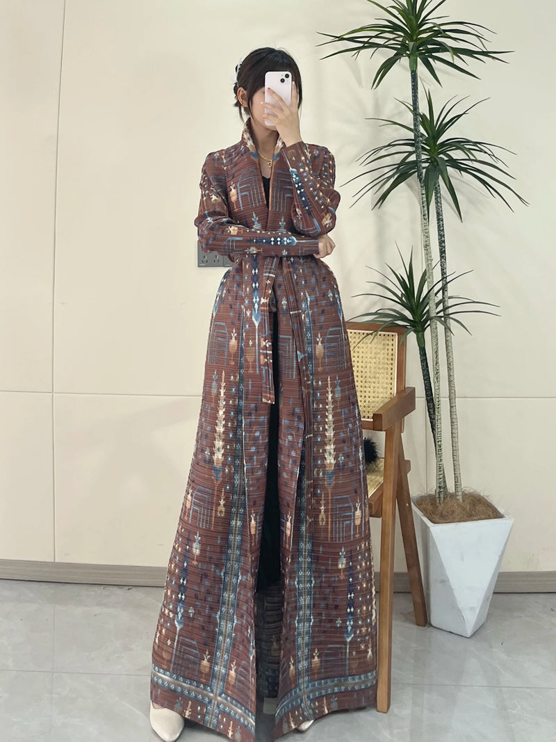 Elegant Long Trench Coat with Pleats Spring Summer 2024 New Fashionable Robe Jacket Cape Print Impassive Eye Catching Keep Short